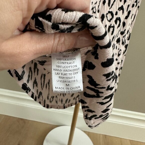 Savanna Jane Floral & Animal Print Flutter Sleeve Top – Size Medium - Picture 3 of 5